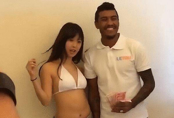 县令夫人亲自送贺礼的酒楼，她们也都上赶着过来惠顾。